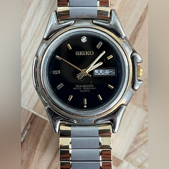 Seiko Men’s Watch Diamond Vintage Black Dial New Two Tone Stretch Bracelet Date - Picture 6 of 11
